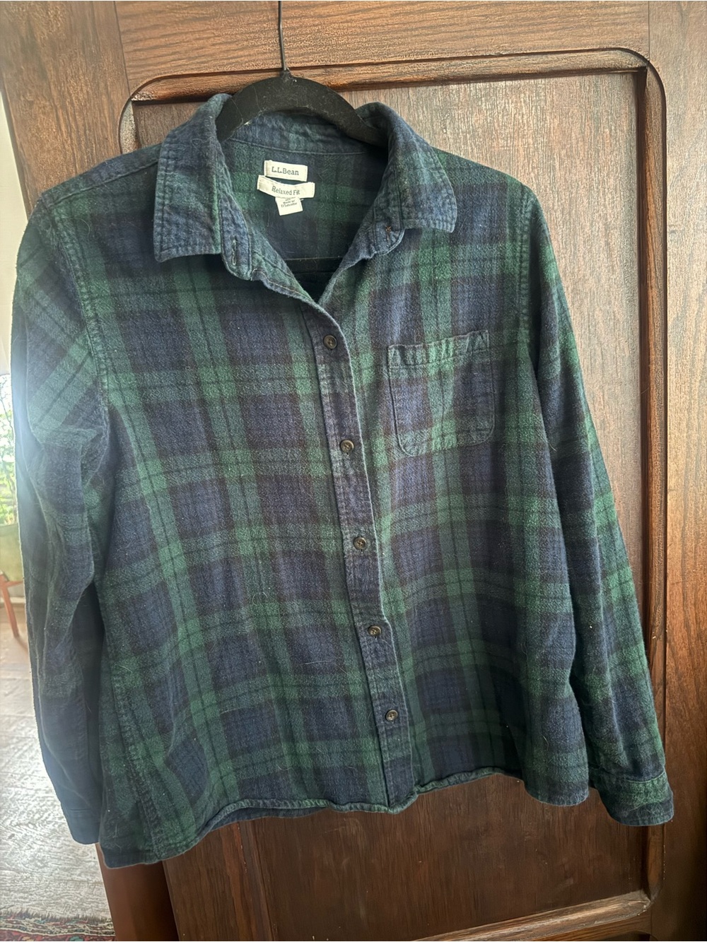 L.L. Bean M Relaxed Fit Green & Navy Plaid Button-Up Shirt